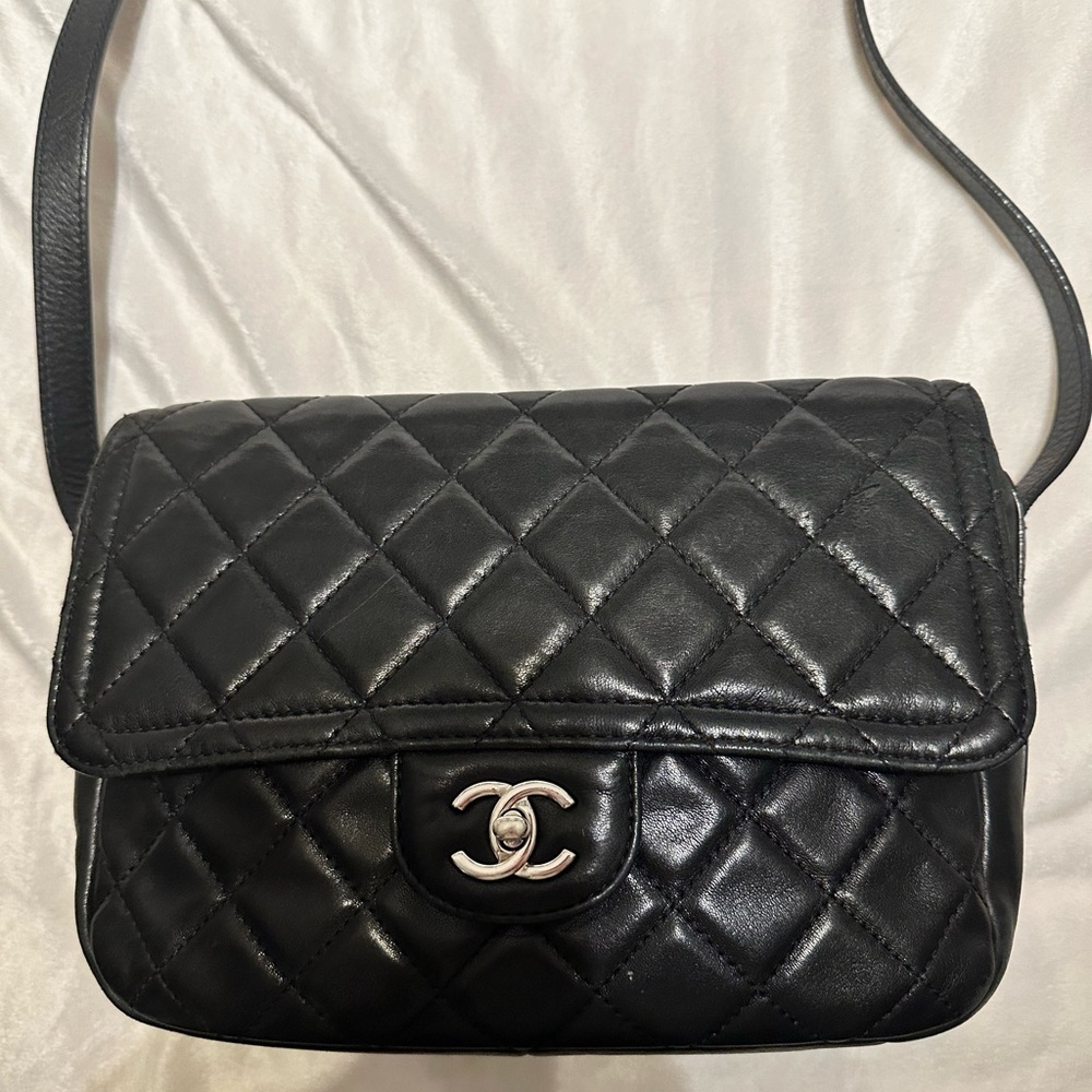 Chanel Classic Quilted Messenger - Black Lambskin with SHW - Entrupy ✅